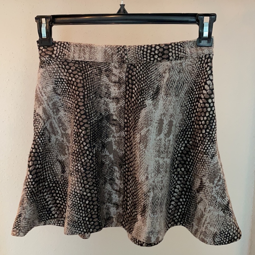 ✨”It has pockets!” Skater Skirt✨ - Picture 4 of 11